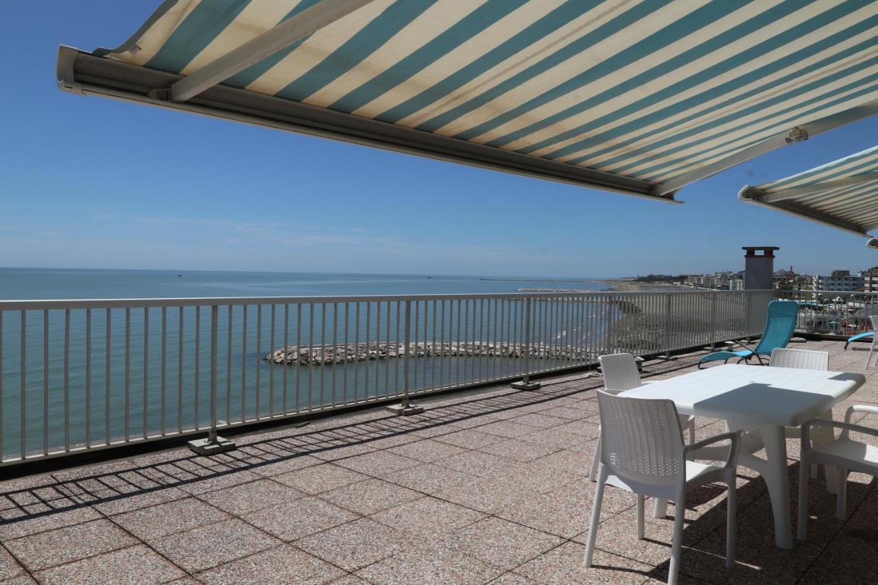 Apartamento Penthouse Attico Mara Caorle Exterior foto