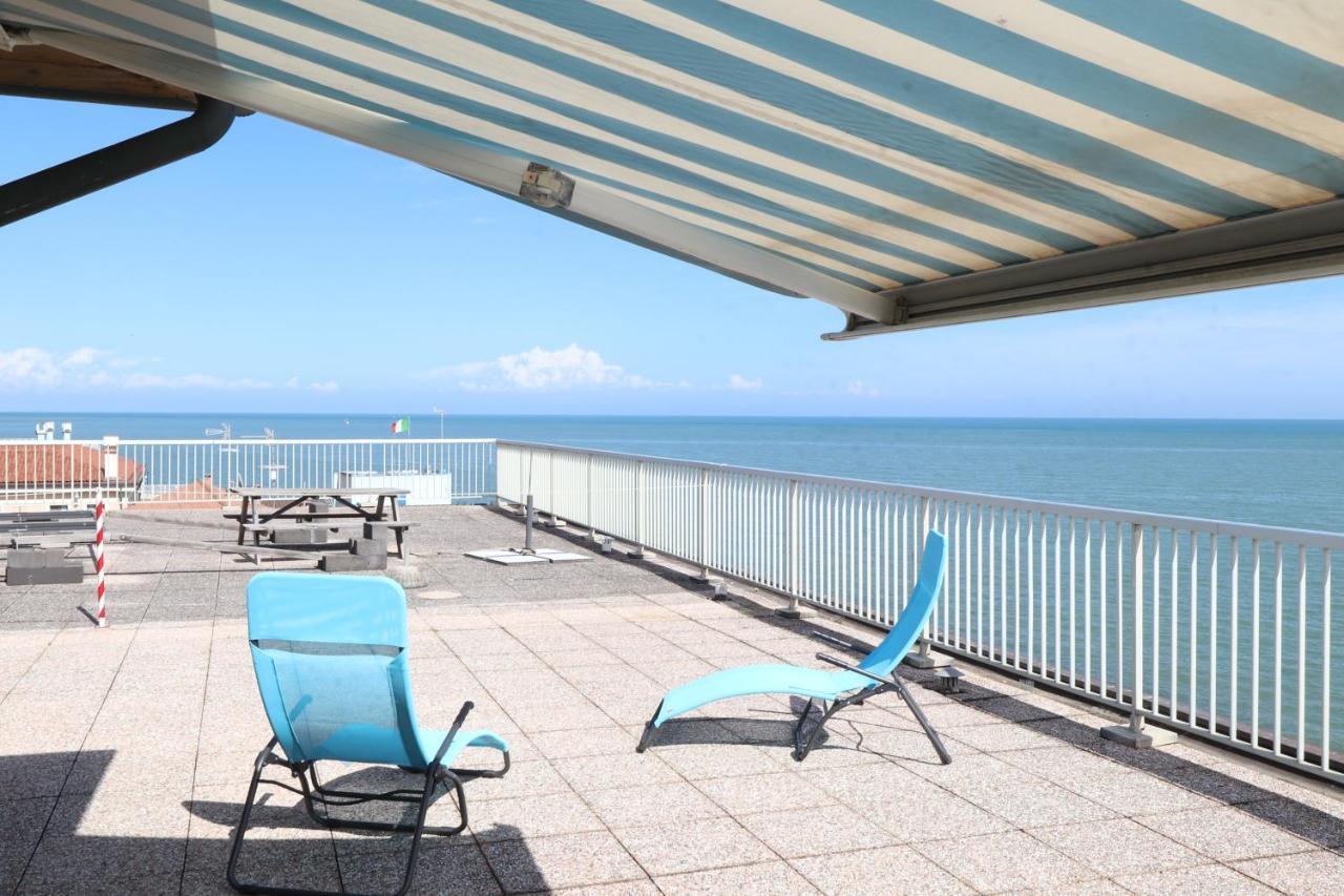 Apartamento Penthouse Attico Mara Caorle Exterior foto