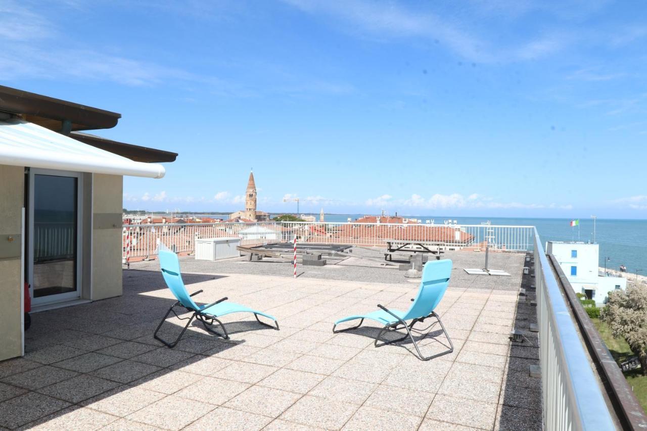 Apartamento Penthouse Attico Mara Caorle Exterior foto