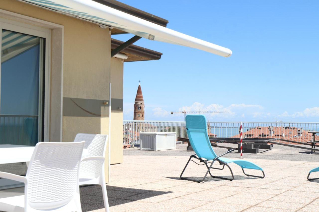 Apartamento Penthouse Attico Mara Caorle Exterior foto