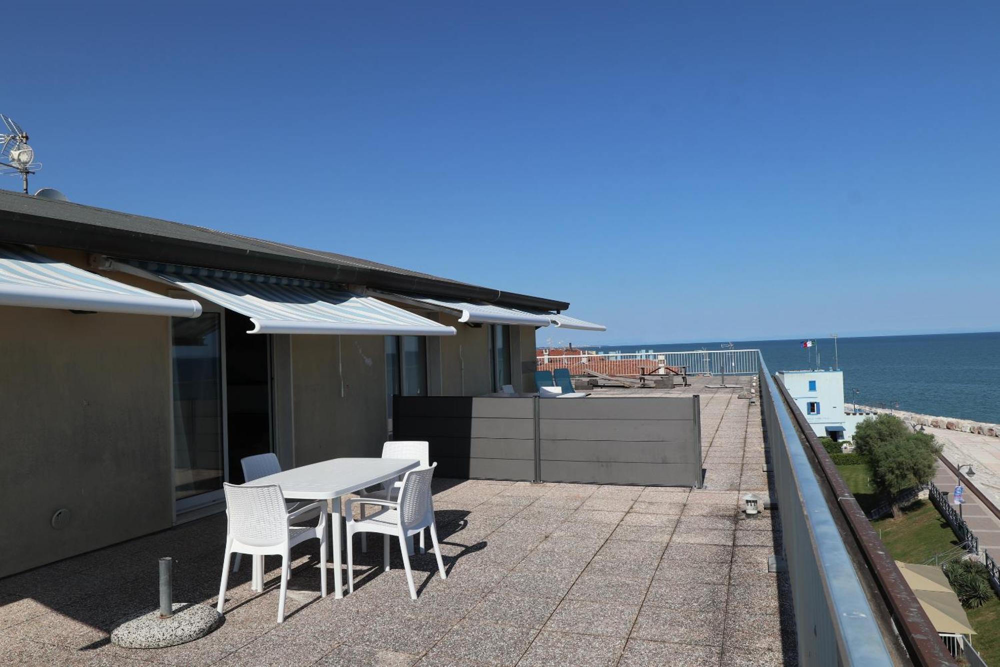 Apartamento Penthouse Attico Mara Caorle Exterior foto