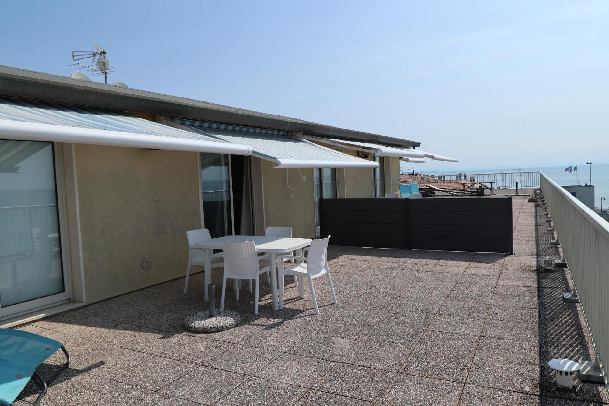 Apartamento Penthouse Attico Mara Caorle Exterior foto