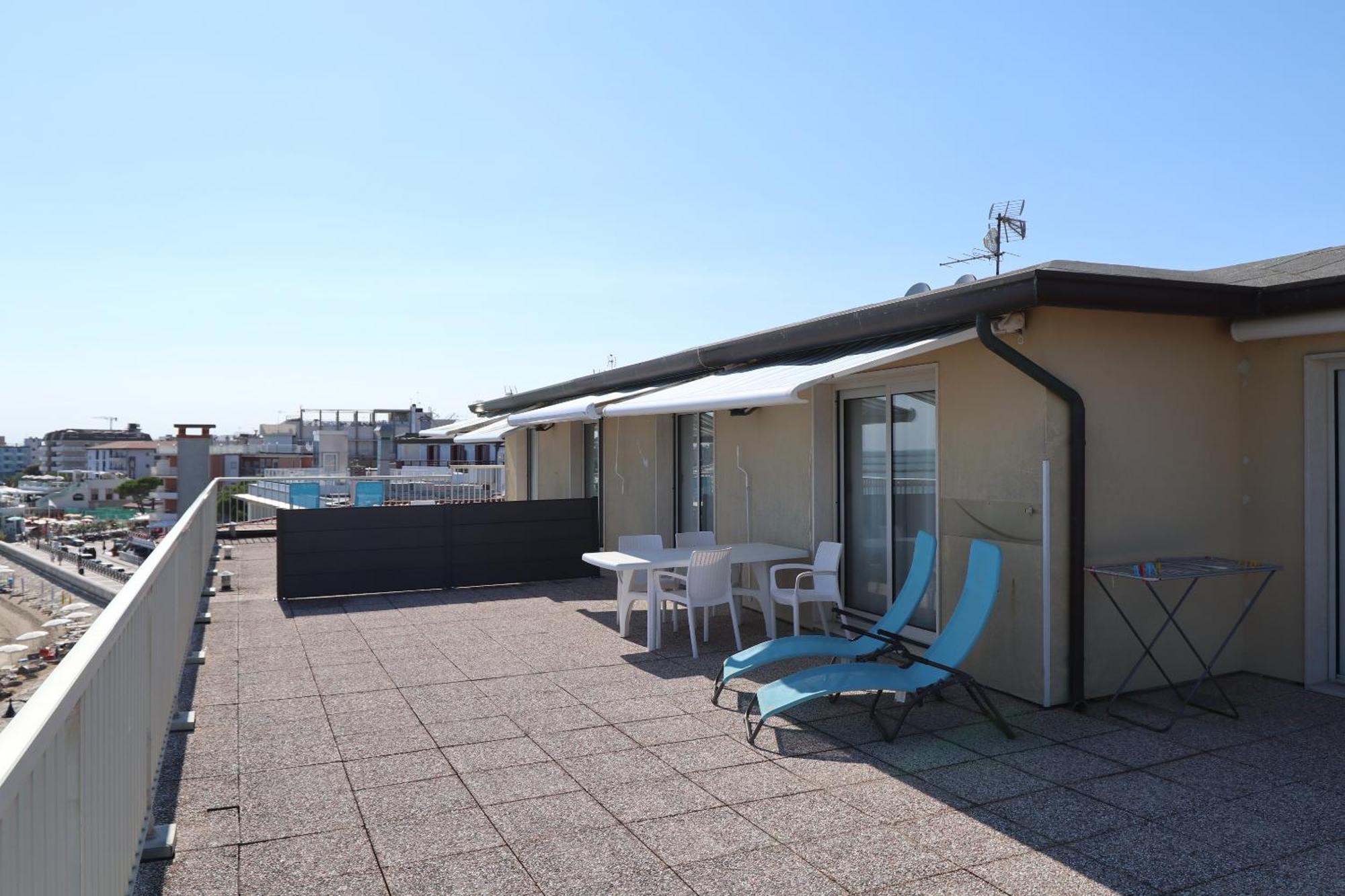 Apartamento Penthouse Attico Mara Caorle Exterior foto