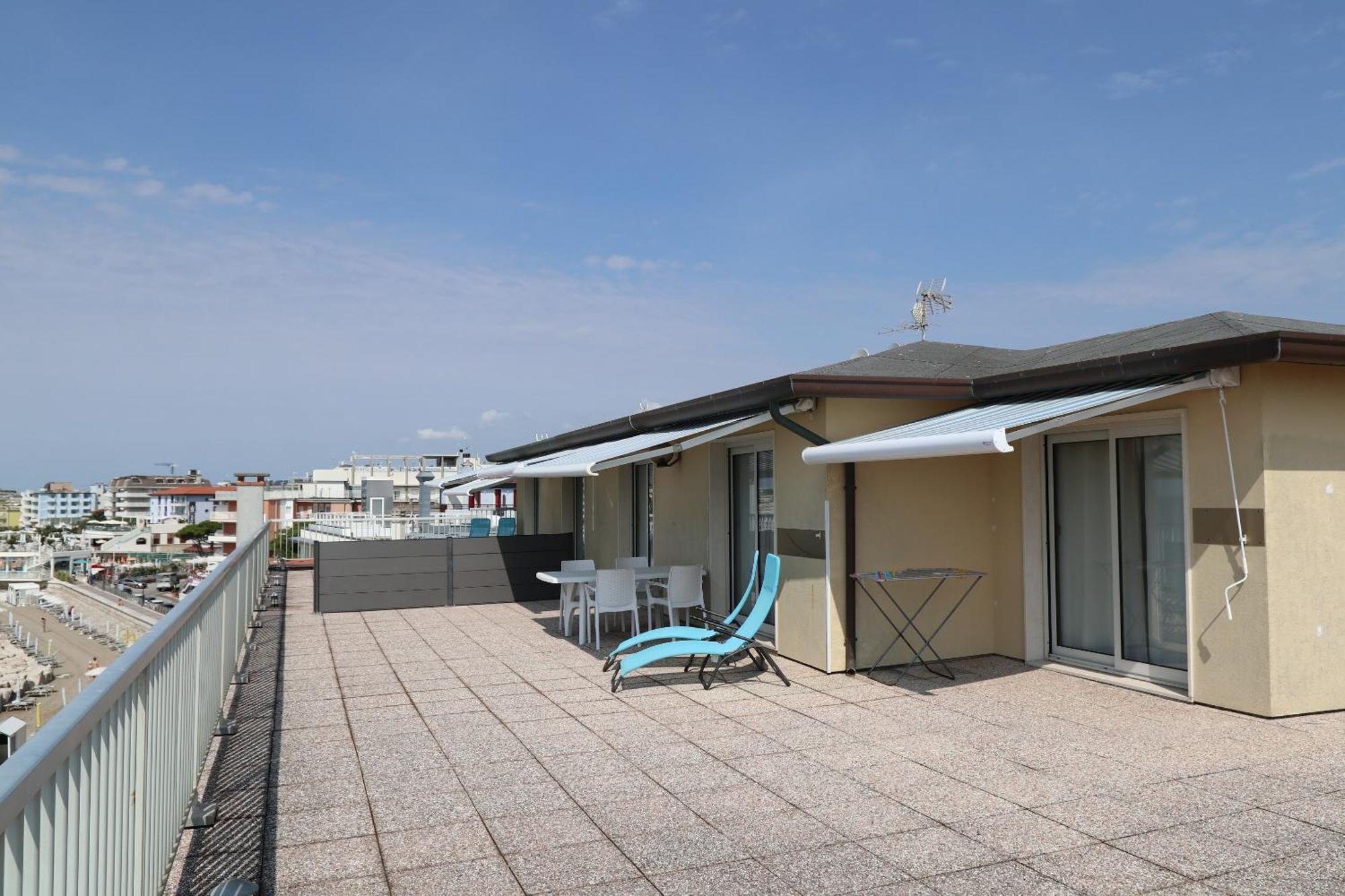 Apartamento Penthouse Attico Mara Caorle Exterior foto